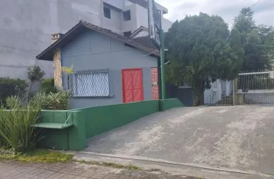 Casa para alugar na Rua Timbó, 392, América, Joinville