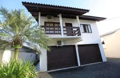 Sobrado no saguaçú com 6 quartos para venda, 265 m²