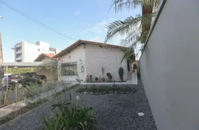 Casa plana no saguaçú com 6 quartos para venda, 237 m²