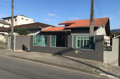 Casa com 3 quartos à venda na Rua Arthur Zoefeld, 144, Iririú, Joinville