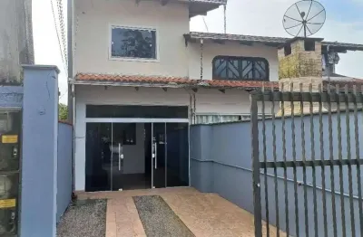 Casa com 2 quartos para alugar na Rua Ernesto Erdmann Júnior, 189, Parque Guarani, Joinville