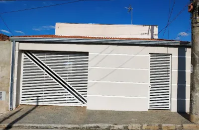 Charmosa casa térrea no santa rosália com 3 dormitórios e quintal