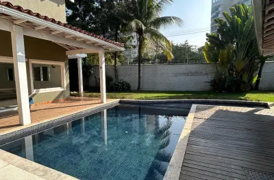 Linda casa no condomínio santa monica personal barra da tijuca