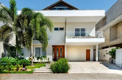 Casa em condomínio fechado com 4 quartos para alugar na Rua Dora Lúcia Hidalgo Perez, 50, Barra da Tijuca, Rio de Janeiro