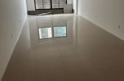 Sala para locação no ceo na barra da tijuca ao lado do península