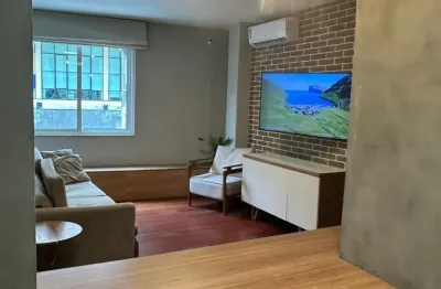 Apartamento lindo e reformado com 2 quartos em copacabana no rj