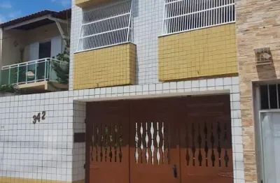 Excelente casa triplex no itapery, com 04 quartos e 04 suites