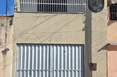 Excelente casa duplex no álvaro weyne com 03 quartos sendo 01 suite