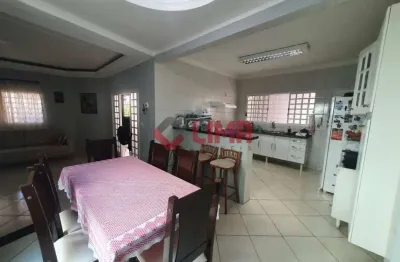 Casa no Jardim Terra Branca - 3 dormitórios com 1 suíte - Bauru/SP