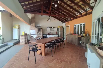 Casa em condomínio fechado com 3 quartos para alugar na Rua Olga Ayub, Recanto dos Nobres, Agudos