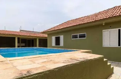 Casa térrea com 4 quartos próximo da ufmt - comercial e residencial - bairro jardim petrópolis