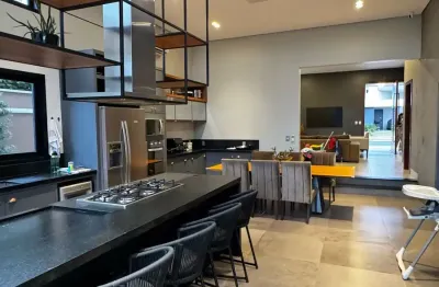 Casa térrea com 3 suítes - excelente acabamento - porteira fechada - condomínio florais do valle