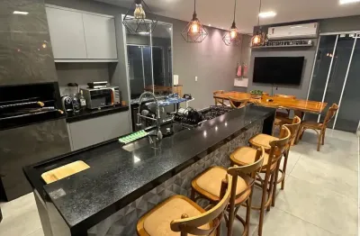 Casa térrea toda reformada com 3 dormitórios sendo 1 suíte - condomínio hawaii residence - região do jardim bom clima - próximo do parque das águas e centro político