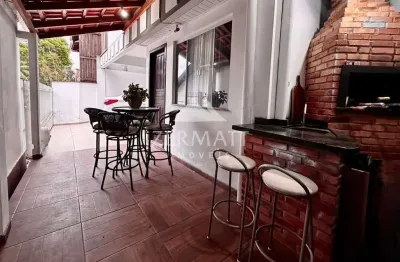 Casa com 3 dormitórios sendo 1 suite para locação no bairro da velha central.