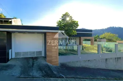 Casa com 3 quartos para alugar no Velha Central, Blumenau 