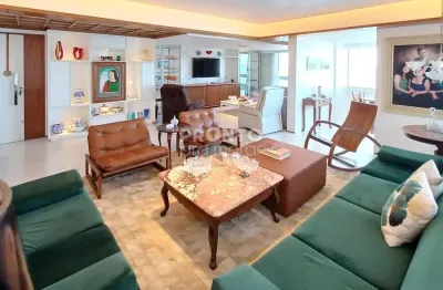 Apartamento com 236,80m² de área privativa, projetado para oferecer amplitude, conforto e praticidade.