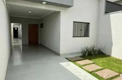 Casa à venda  no setor  papillon park com 3 quartos sendo 1 suite, piscina, espaço gourmet, ótima localização,