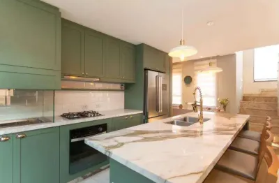 Lindo triplex em condominio fechado, totalmente mobiliado, prox. ao jacomar