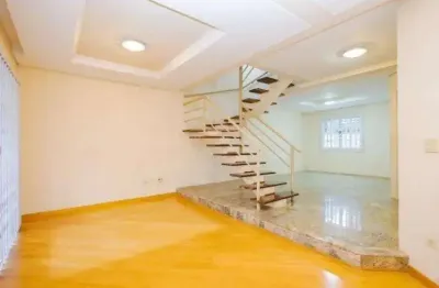 Sobrado a venda, boa vista, curitiba em rua calma e tranquila.