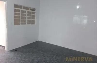 Casa Térrea Ampla com 3 Dormitórios, Suíte, Quintal com Varanda e 3 Vagas – Vila Carrão