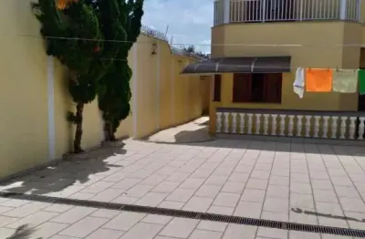 Casa à venda na Avenida São Bento, Vila Galvão, Guarulhos