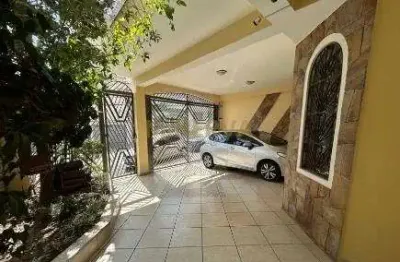 Sobrado 251m² no Tatuapé para Uso Comercial ou Residencial — 3 Dorms, 2 Vagas e Churrasqueira