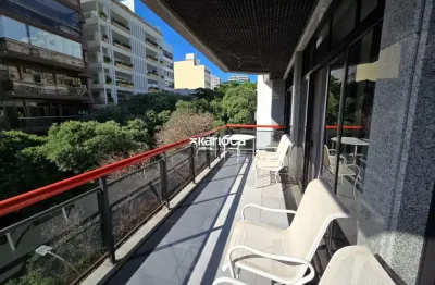 Apartamento para alugar com 150m², 4 quartos, 4 banheiros, 3 vagas de garagem.