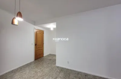 Apartamento para alugar com 80m², 2 quartos, 3 banheiros, 1 vaga de garagem.