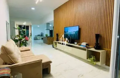 Cada de 170m2 com 3 suítes, móveis projetados, mobiliado e piscina