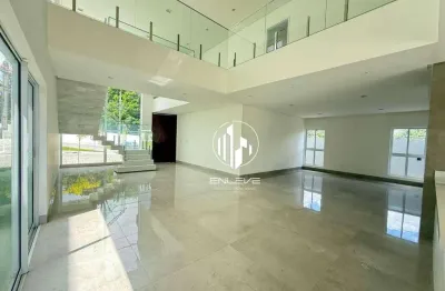 Casa de 320m2 com 4 suites + piscina privativa, em condomínio fechado