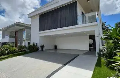 Casa de 310m2 com 5 suítes e lazer privativa, em condomínio fechado