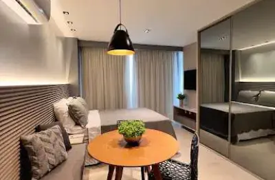Amplo flat de 29m2 + varanda, mobiliado e projetado, à 150m do mar