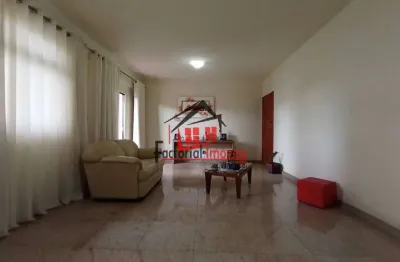 Apartamento amplo com 4 quartos, 2 suítes e 2 vagas paralelas