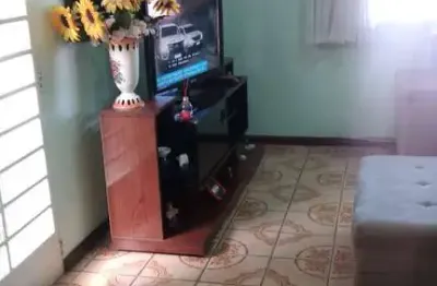 Casa 2 pavimentos e piscina, próxima à av abílio machado no dom bosco