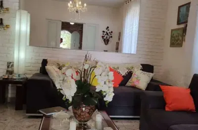 Casa 4 quartos, 2 suítes, energia fotovoltaica, bairro álvaro camargos, bh.