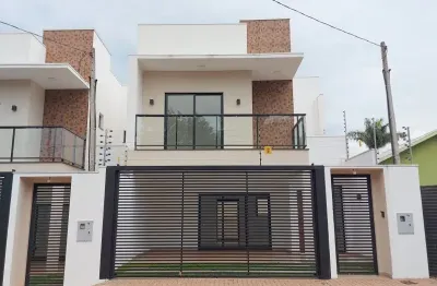 Canadá - 1 suíte, 2 quartos, lavabo, quintal pequeno, churrasq, 2 vagas, a/c-133m²