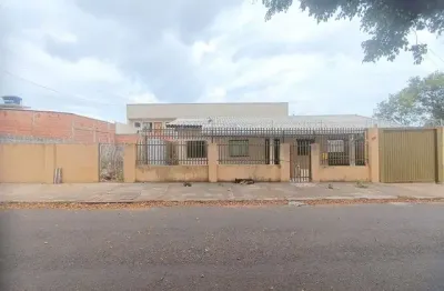 Cascavel velho - 2 quartos, sala cozinha, bwc, 2 vagas, quintal amplo, a/c-80m²