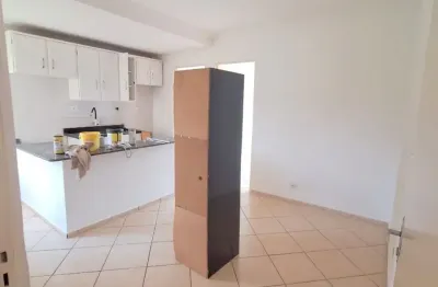 Pq. verde - 2 quartos, sala, cozinha, bwc, a/serv, 1 vaga, a/c-45m²