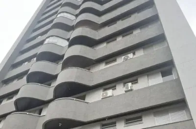 Centro - 1 suíte, 2 quartos, sala, coz, 2 bwc, sacada, dep. empregada, a/serv, piscina, a/total 125m²