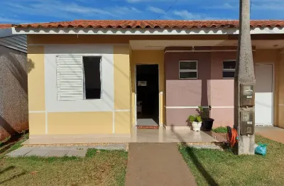 Casa toda reformada de 1 suíte, 2 quartos sala e cozinha conjugada, a/serv, churrasqueira
