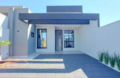 Excelente casa no pq. verde area nobre de 1 suíte, 2 quartos, sala coz, conjugada, churrasqueira quintal, 2 vagas de carro grande. a/c-112m²