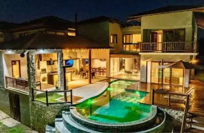 Praia bella. casa de luxo à venda em praia do forte, 409m², 5 suítes, piscina com hidromassagem. espaço gourmet, acesso privativo à praia. alto padrão