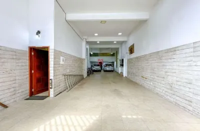 Sobrado comercial/residencial com ampla área de lazer e salão no boqueirão