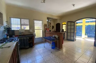 Sobrado triplex com terraço e churrasqueira – conforto a 800m da praia - solemar