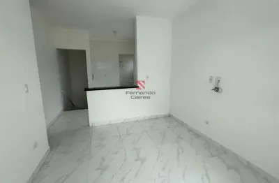 Casa em condomínio com sacada e 2 dormitórios – primeira da frente