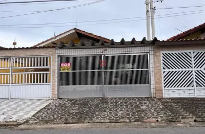 Casa geminada 2 dorm 1 suíte e churrasqueira no bairro ocian, a 500m da praia