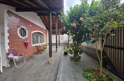 Casa com edícula nos fundos localizada no bairro caiçara, em praia grande/sp.