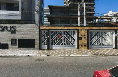 Sobrado triplex com 4 suítes e área gourmet na guilhermina – 395 m² construídos