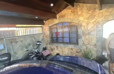 Casa com piscina e área gourmet lado praia no balneário maracanã 3 dorm 1 suíte