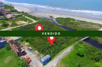 Dois terrenos juntos - beira mar - com laudo ambiental permitindo construção